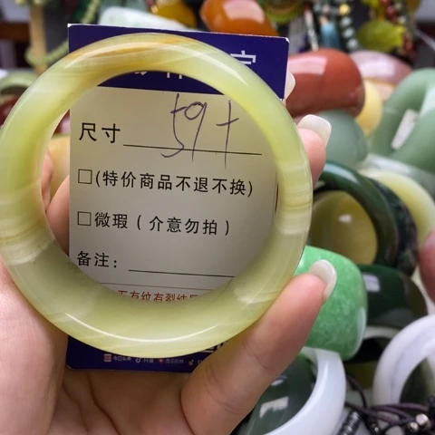 未镶嵌手镯石英质玉