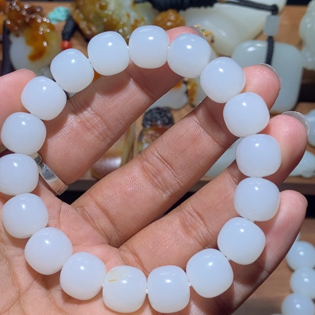 西***景和田玉未镶嵌颈饰