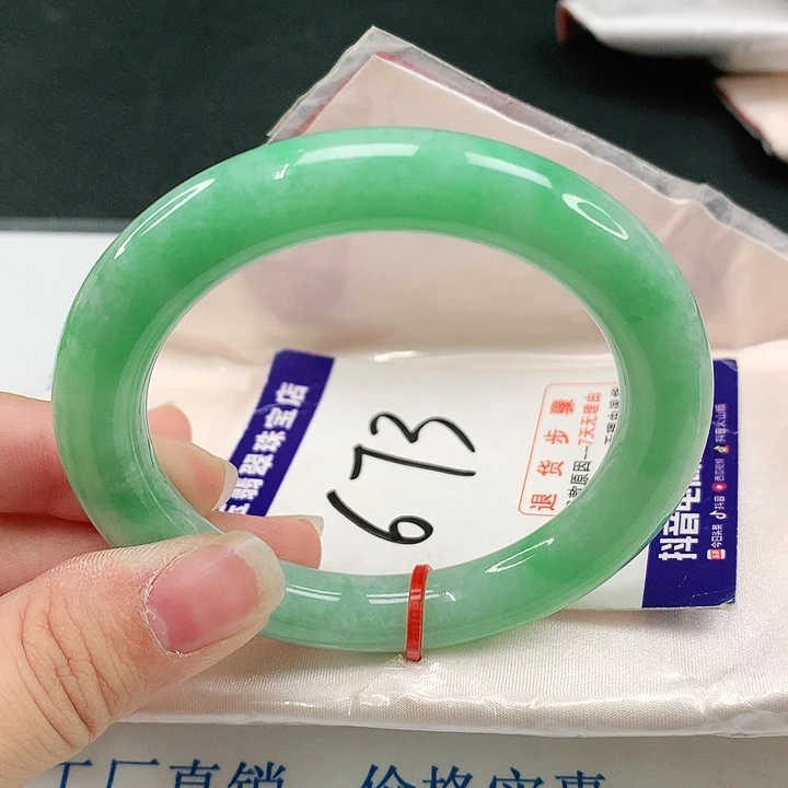 翡翠手镯未镶嵌翡翠
