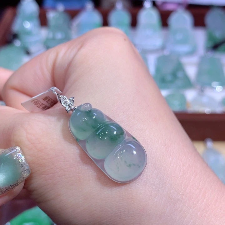 翡翠18K金镶嵌吊坠(不含链)福豆