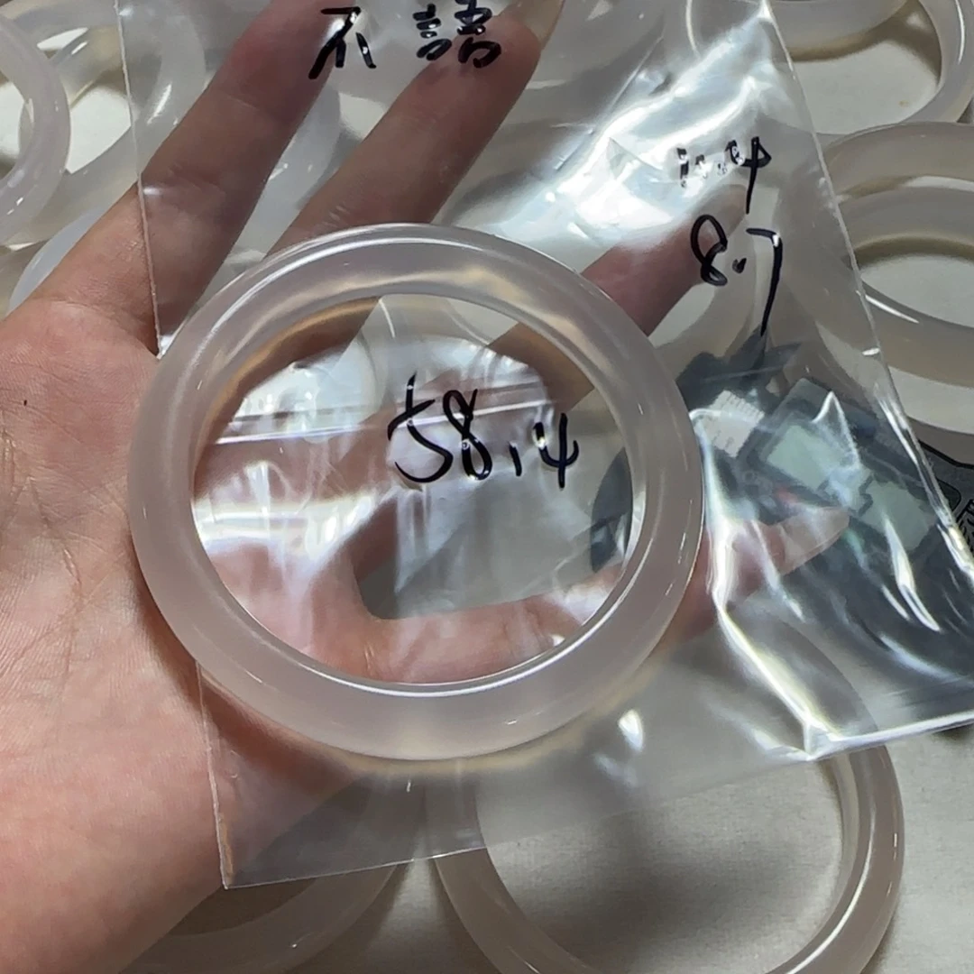 玛瑙/玉髓手镯未镶嵌不*
