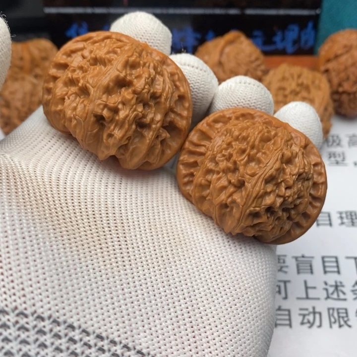 娃***哈文玩核桃把件10白狮子