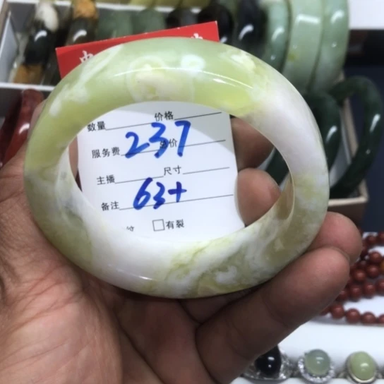 太***。蛇纹石玉未镶嵌手镯