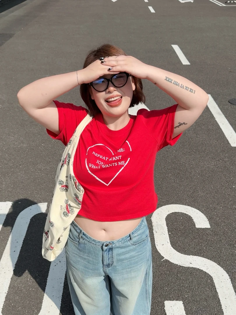 女团出街 | D S M D | 大码红色爱心印花短款正肩短袖上衣T恤