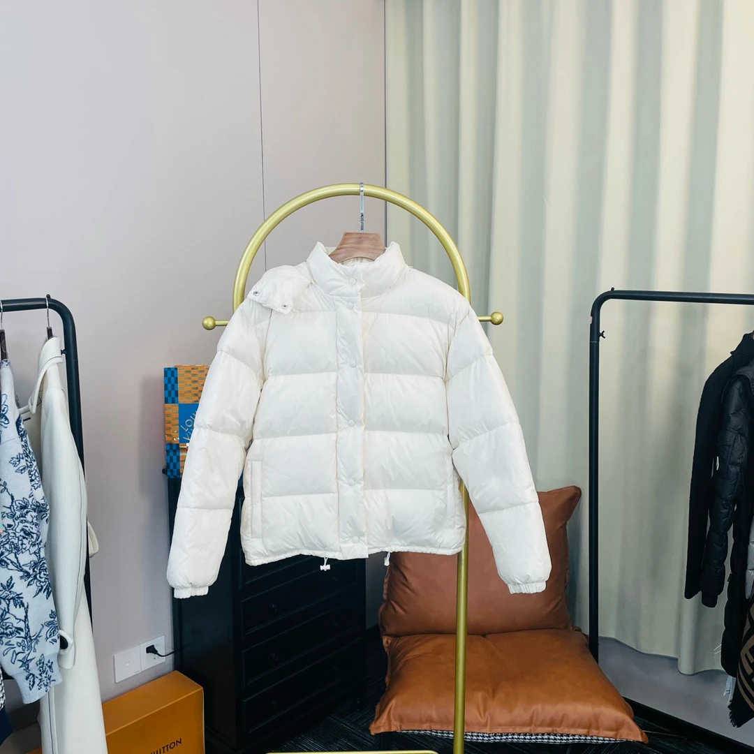 99新 MIU MIU/缪缪 奶白色背后Logo羽绒服 38码 99新