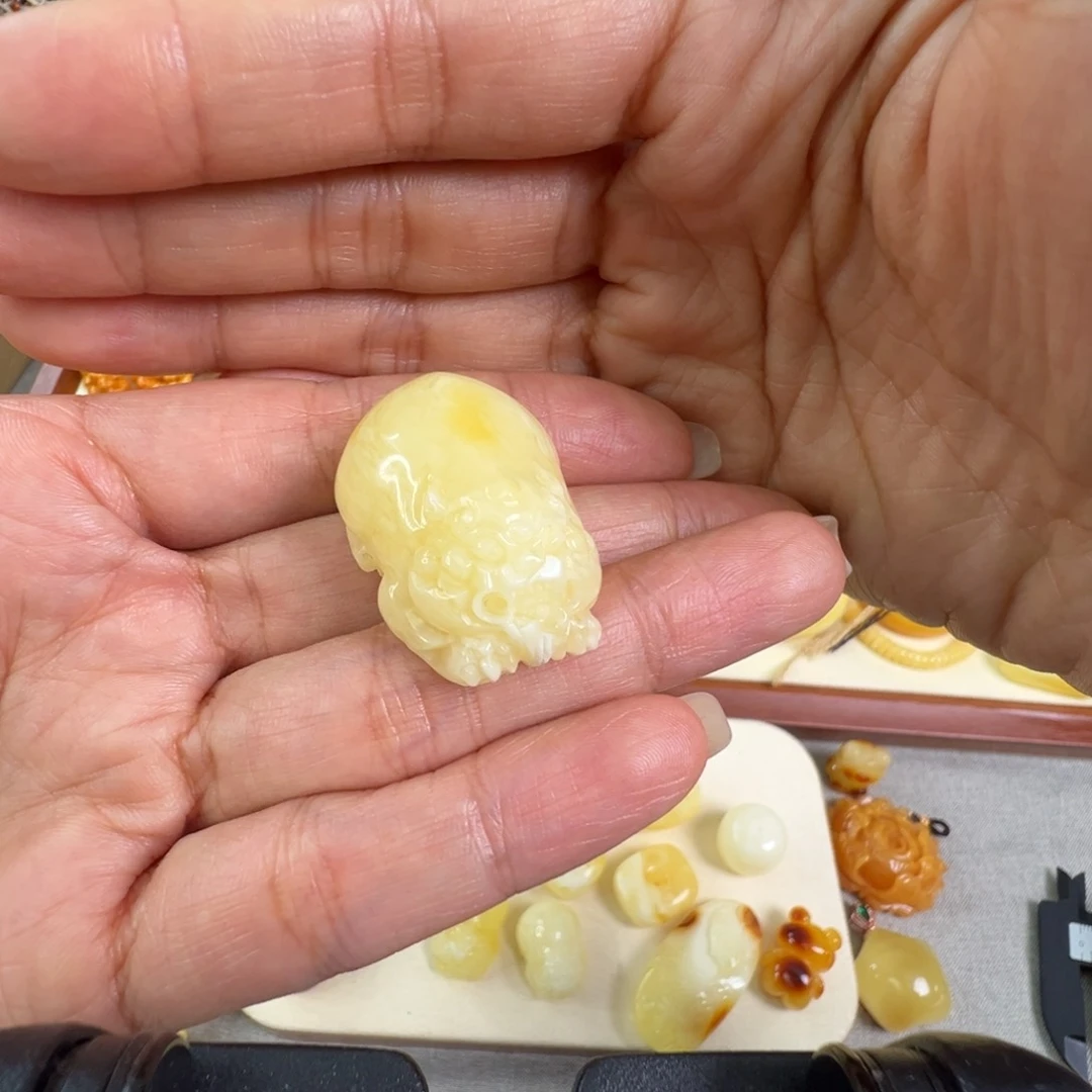 蜜蜡裸石未镶嵌紫****?蜜蜡