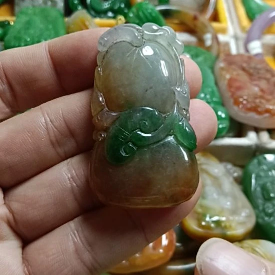 翡翠颈饰未镶嵌用****9