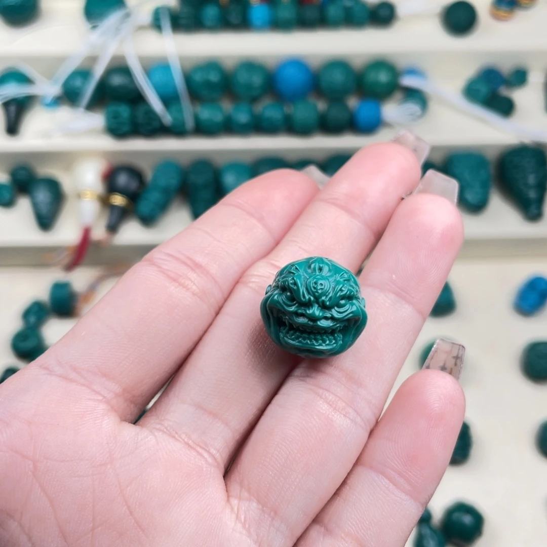 玻璃颈饰老油绿恶僧一个