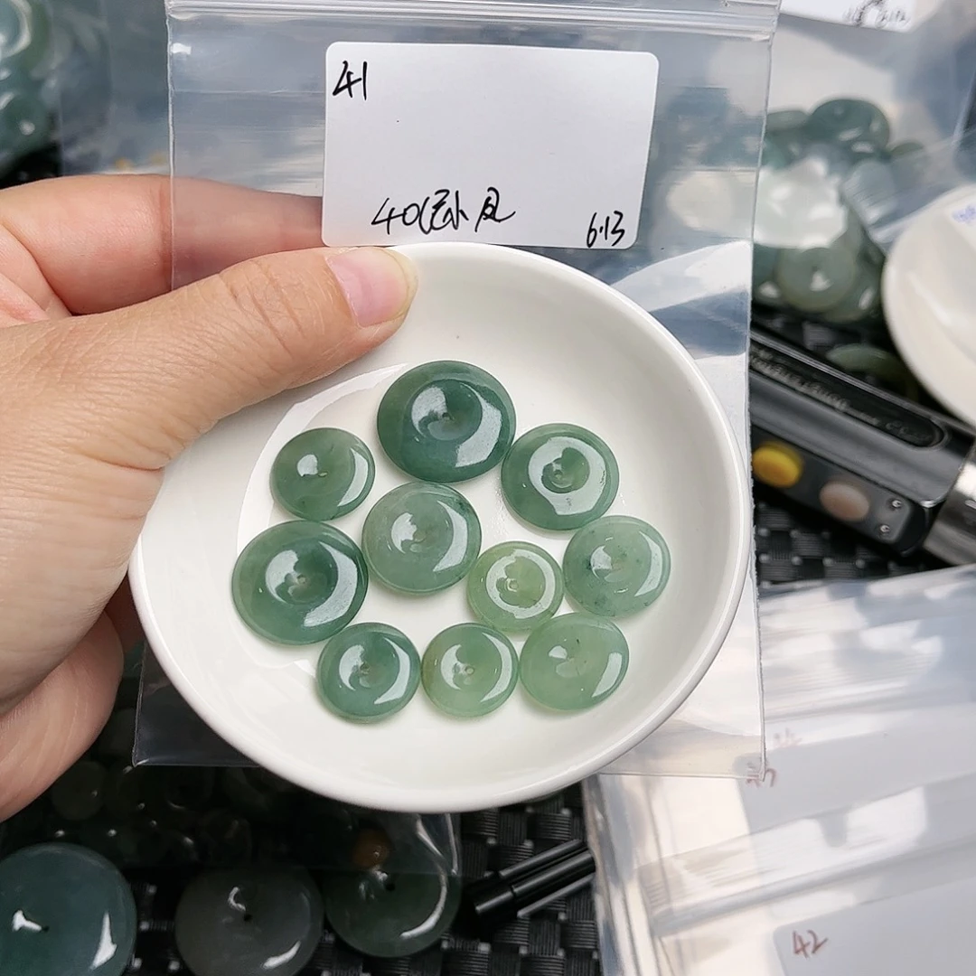 翡翠未镶嵌颈饰纪*凤不