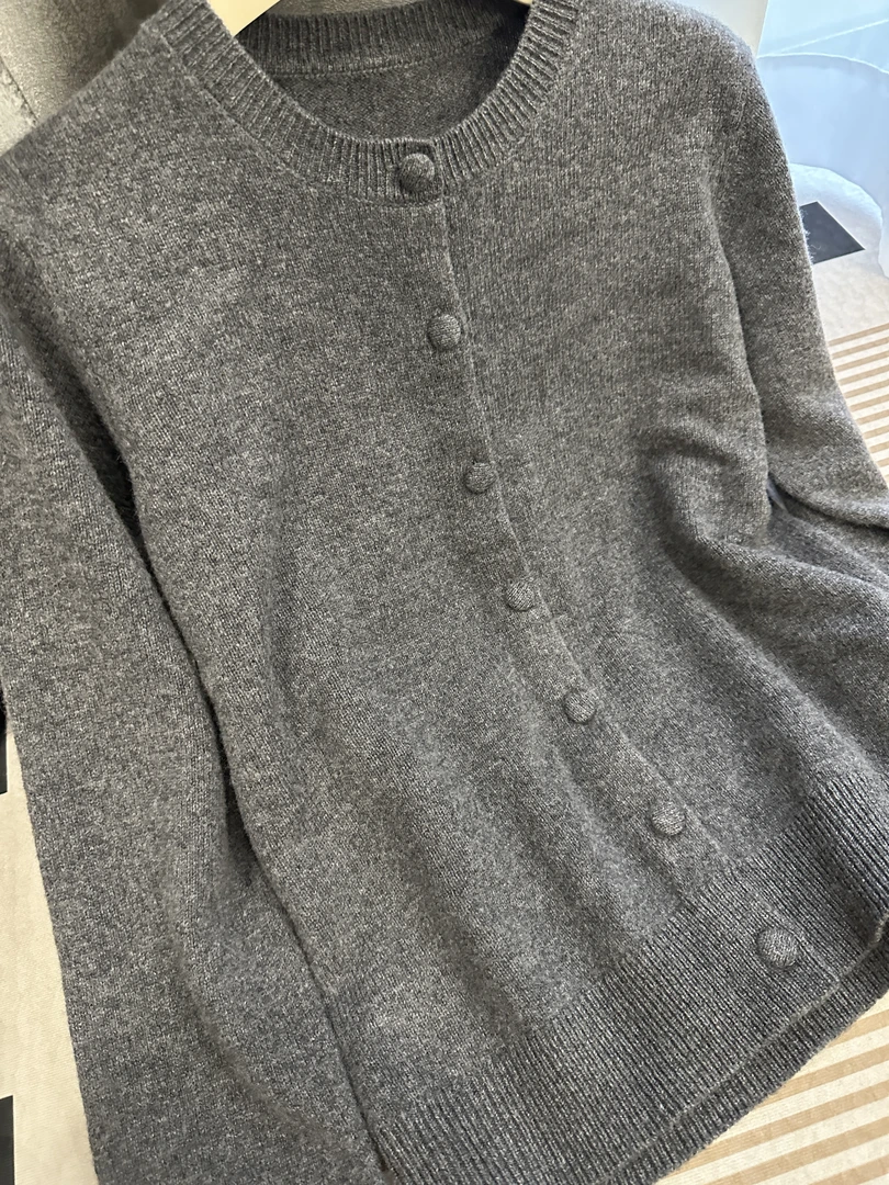 E家~圆领纯色长袖慵懒风休闲羊毛羊绒开衫网红休闲秋冬