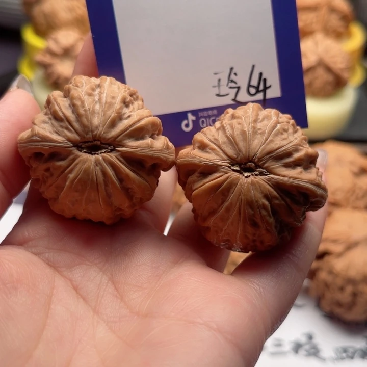 吊坠文玩核桃花***年文玩核桃把件64
