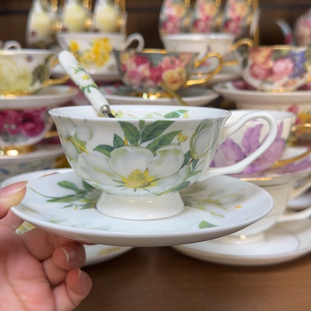 45%以上骨粉骨瓷素雅茶花一杯一碟一勺快递装（拍两套送杯架）