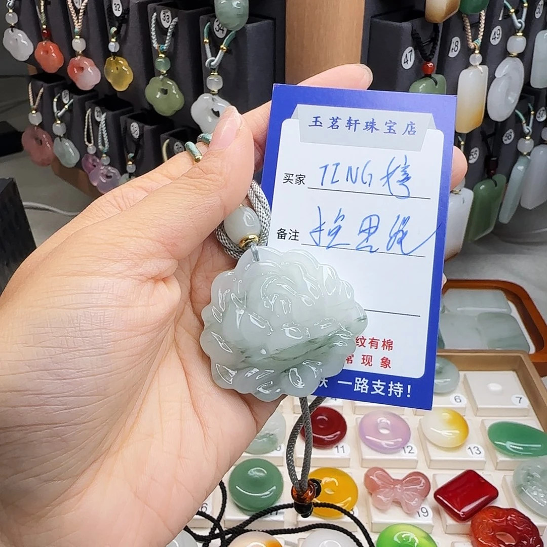 石英质玉未镶嵌颈饰
