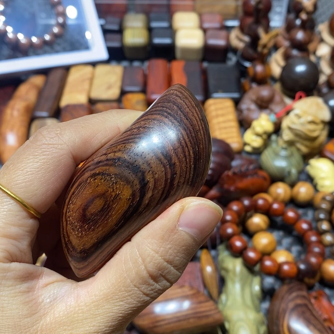 微凹黄檀（南美大红酸枝）小**食