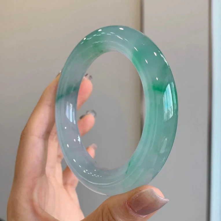 圈口59-60mm绿色贵妃镯精美珠宝女款