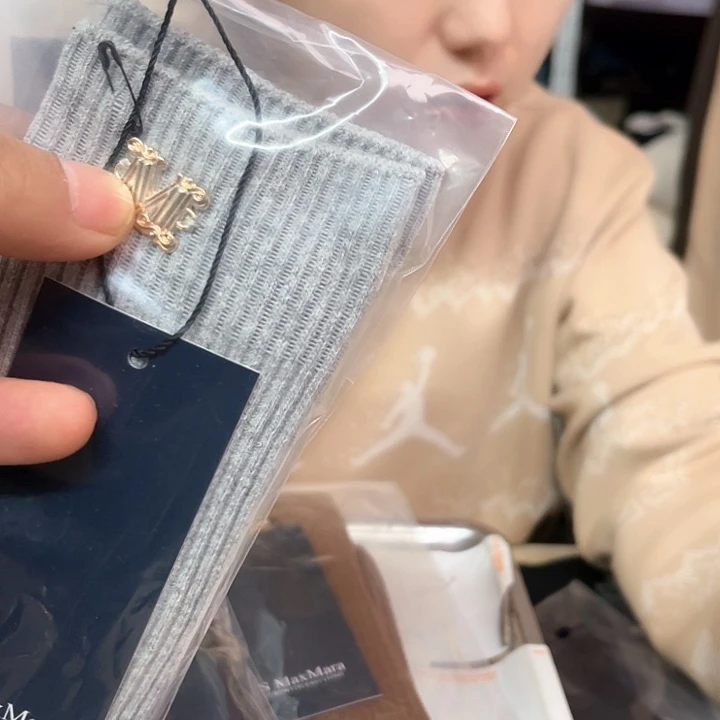 灰色麦克斯马柔一双