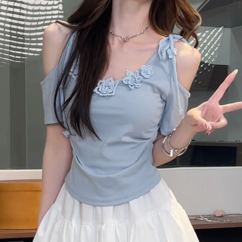 2025夏季新款甜美风露肩立体花朵镂空飘带设计感短袖上衣