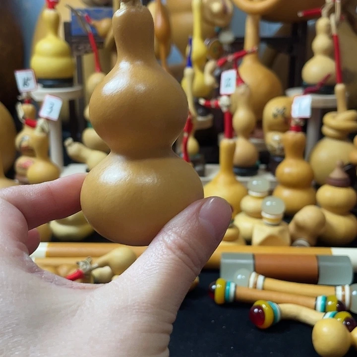 棉****朵葫芦丝老师在讲道理也挺好看