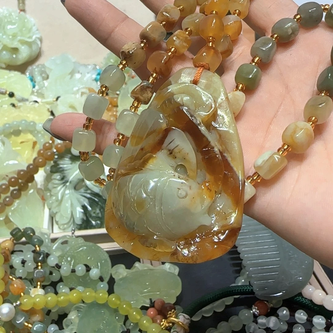 未镶嵌蛇纹石玉吊坠
