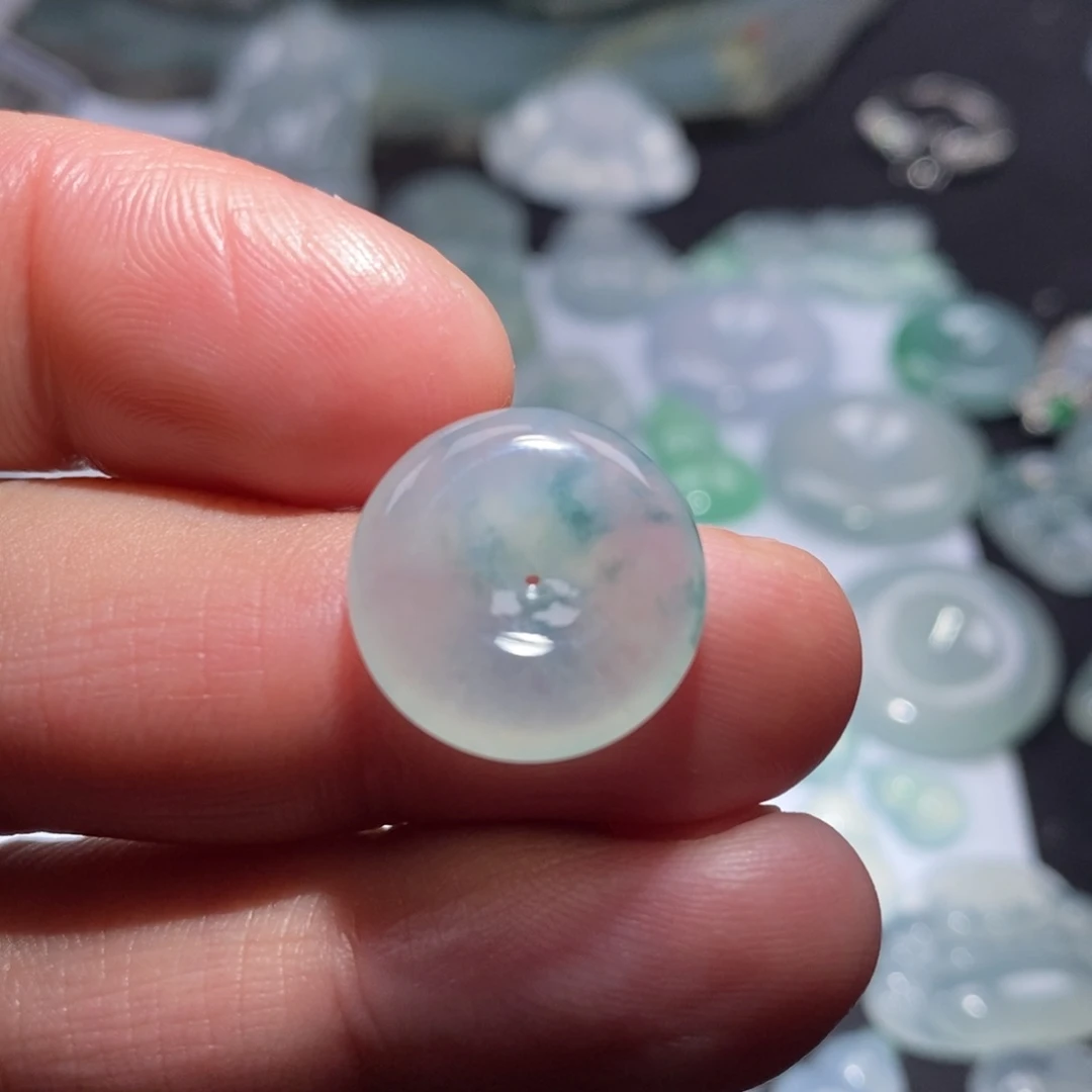 翡翠颈饰未镶嵌小扣子