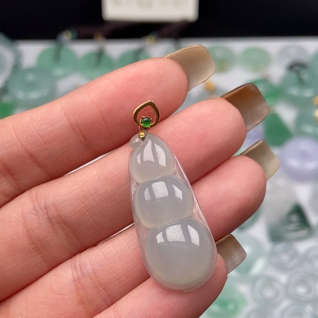 翡翠18K金镶嵌颈饰福豆