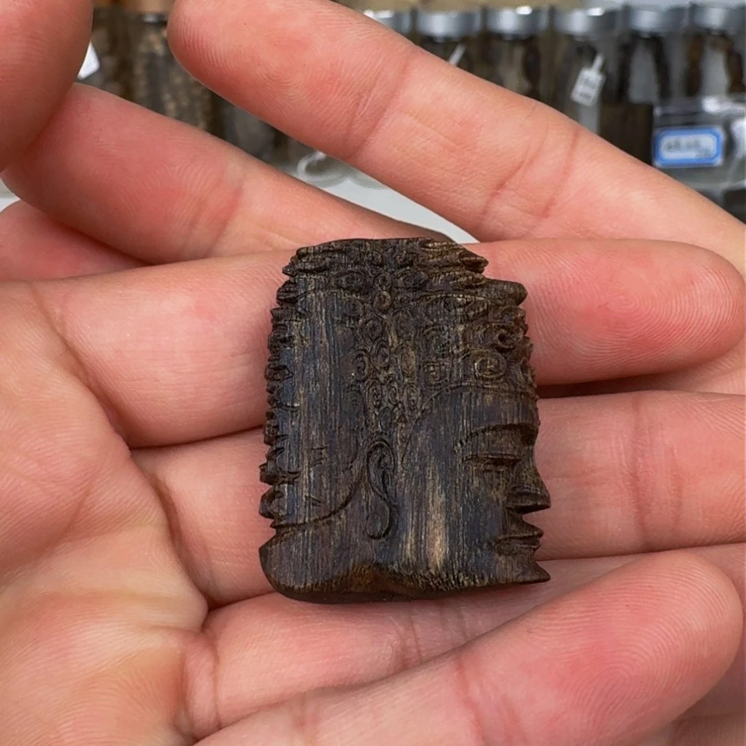 沉香吊坠慧*儿棋楠沉香雕刻吊坠牌沉水保8克