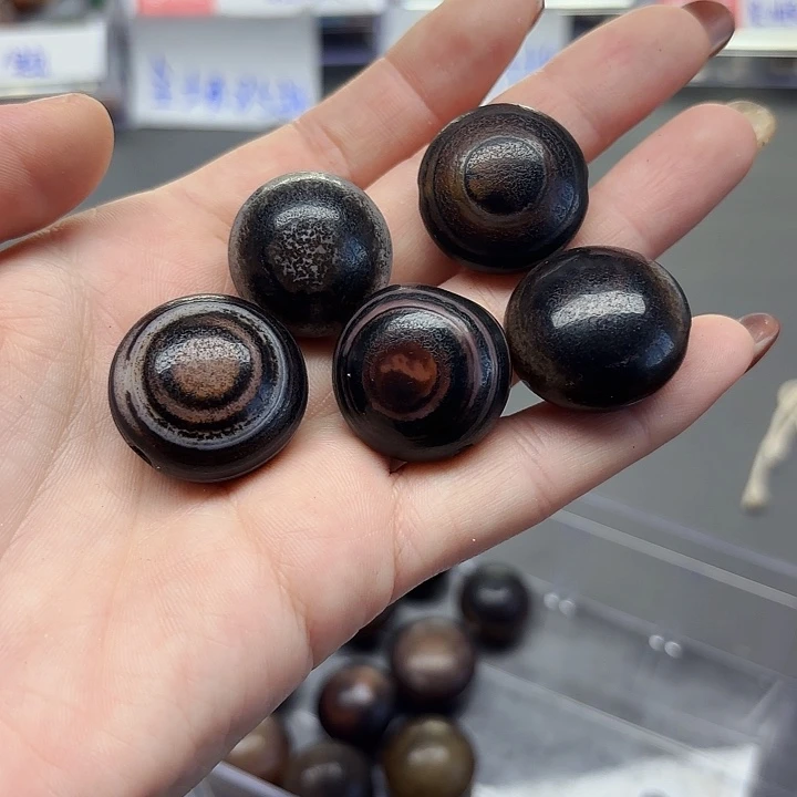 颈饰琉璃板眼小8元1颗