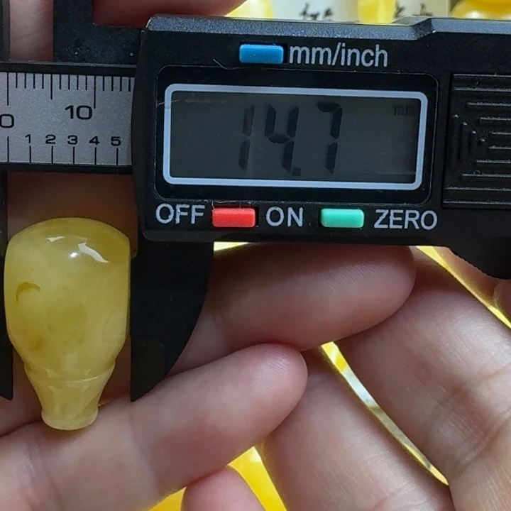 未镶嵌琥珀裸石22杂