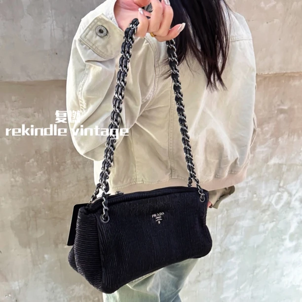 95新 Prada/普拉达 复燃精选/灯芯绒链条单肩包