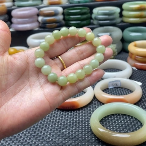 石英岩玉未镶嵌手镯