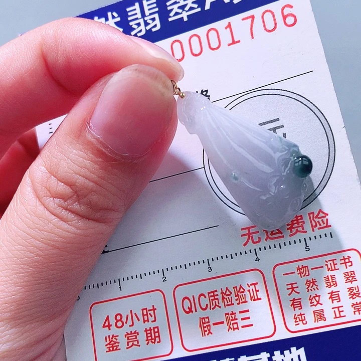 翡翠18K金镶嵌颈饰吊坠