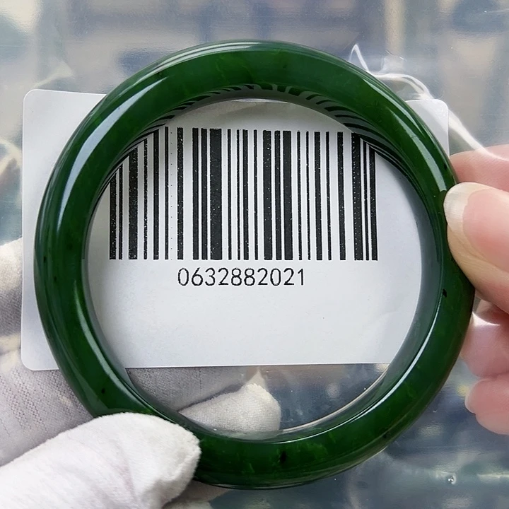 和田玉未镶嵌手镯微瑕6061