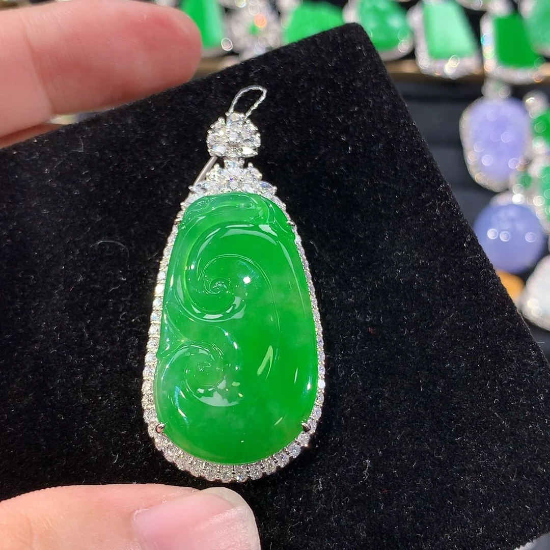 翡翠18K金镶嵌颈饰