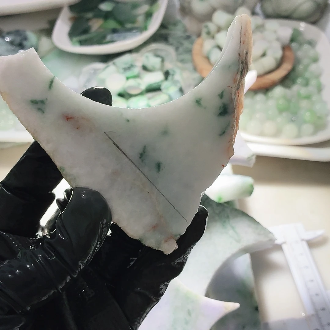 翡翠未镶嵌颈饰边角料