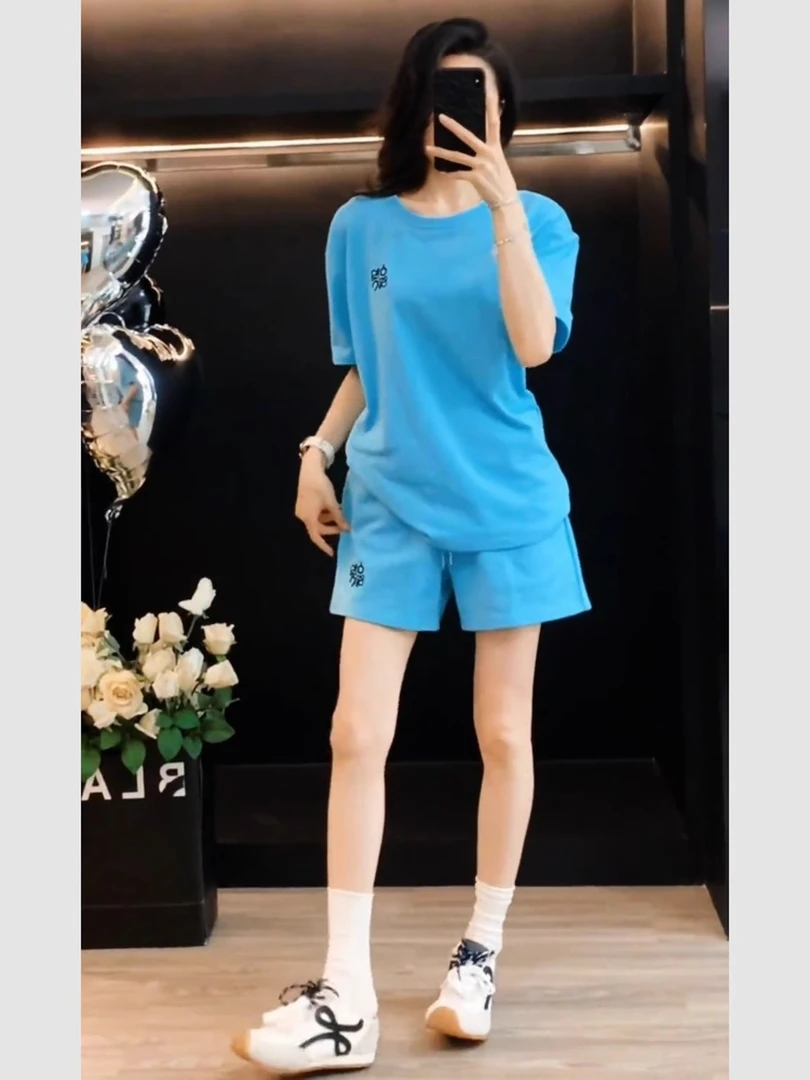 2025夏日穿搭一整套蓝色T恤短裤慵懒风休闲运动套装女韩版高级感