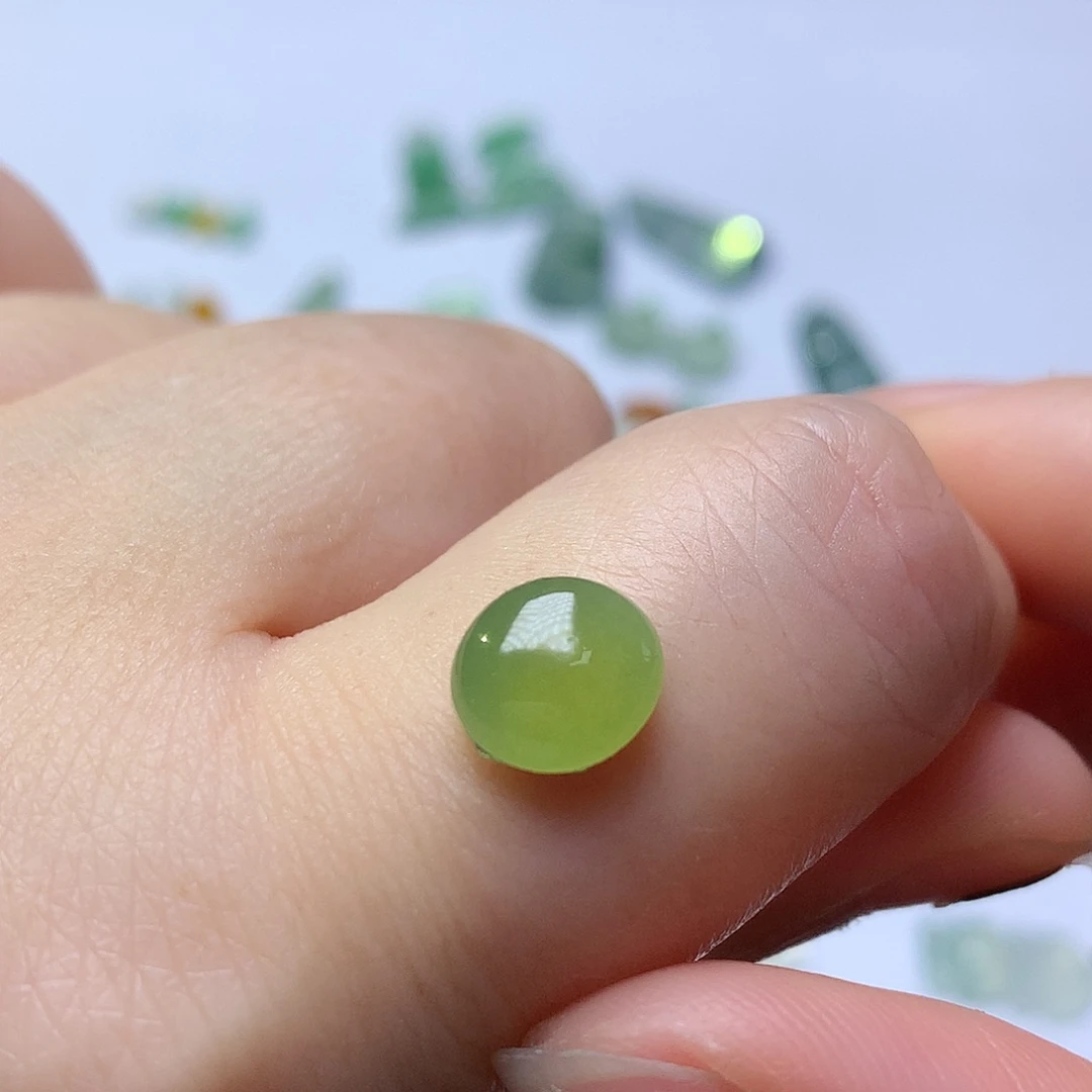 翡翠未镶嵌颈饰蛋