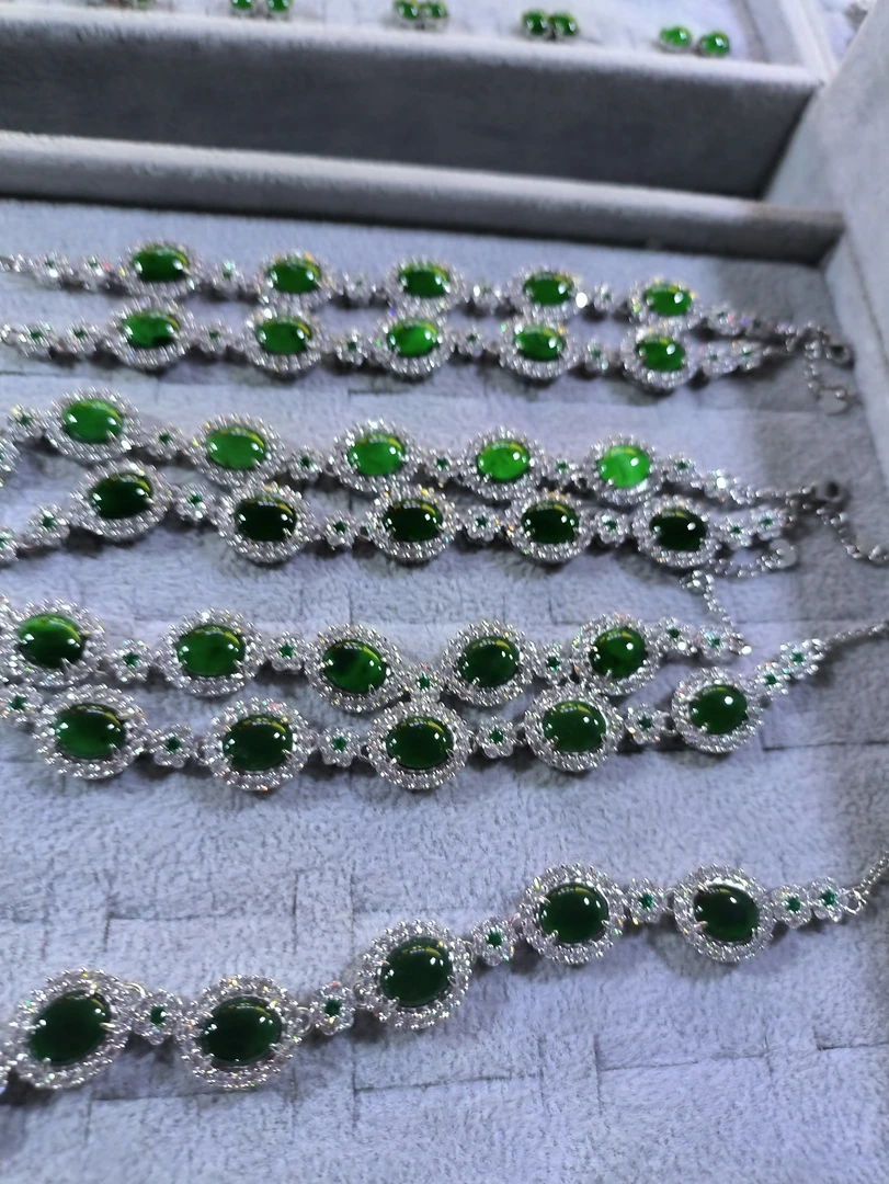 天然A货翡翠镀合金镶满绿蛋面项链时尚小众高级感饰品豪华精致