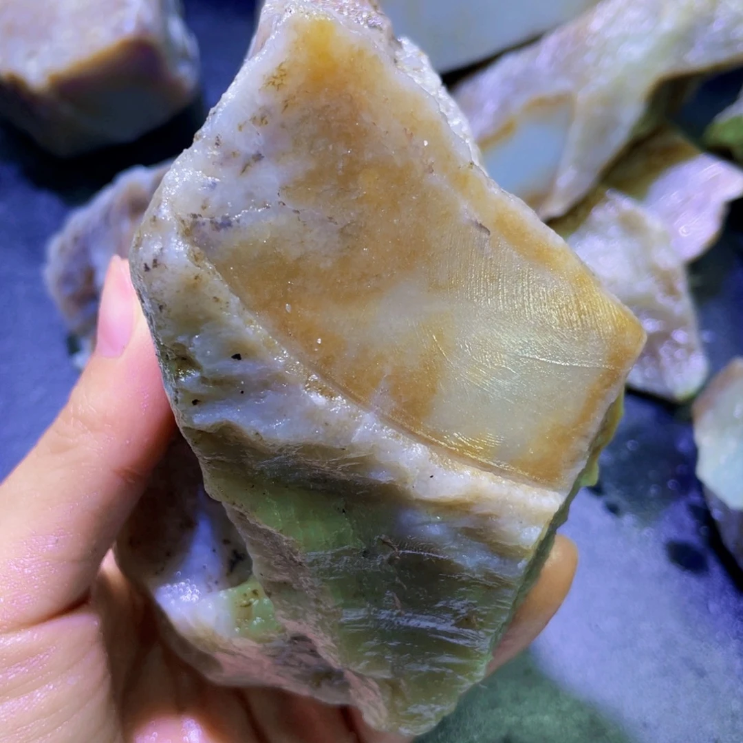 和田玉未镶嵌珠宝半成品