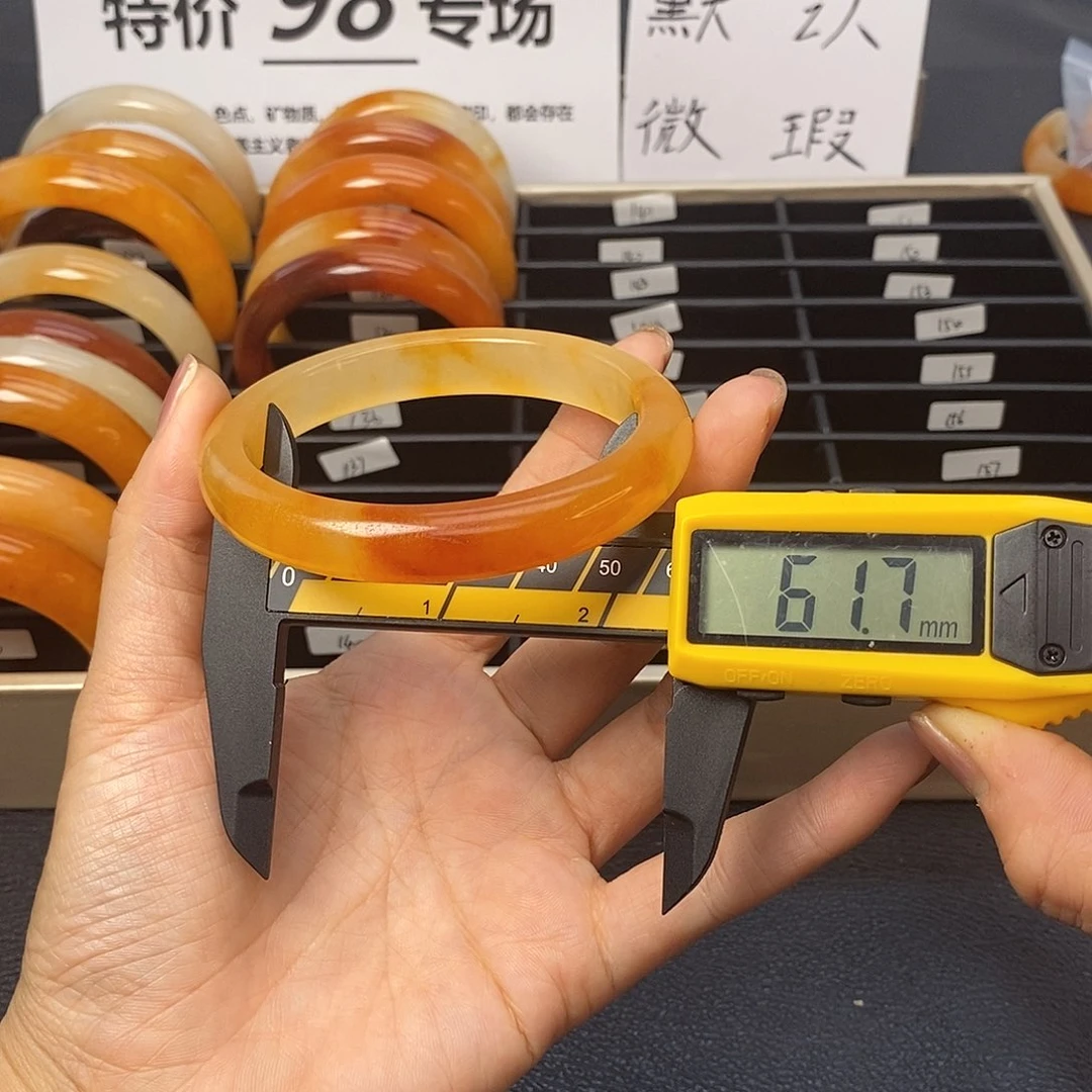 未镶嵌石英质玉（黄龙玉）手镯136号茄子山金沙老油红如血黄龙