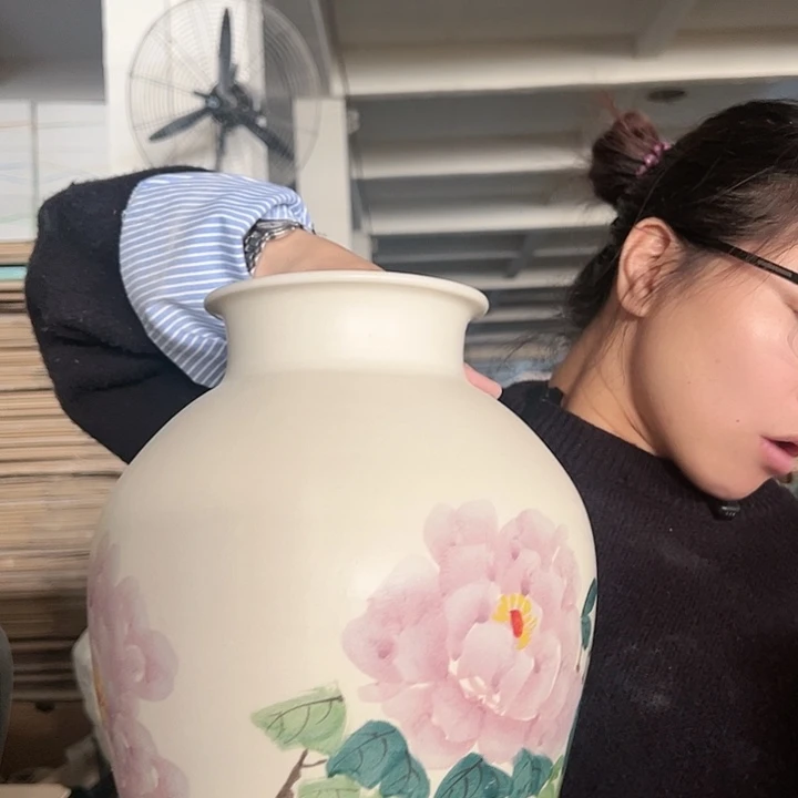 景德镇陶瓷花瓶工厂
