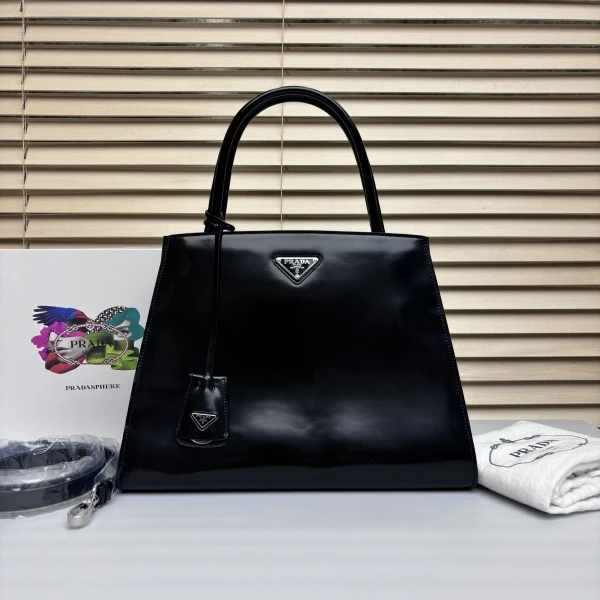 95新/普拉达/妃鱼/单肩包/市场价25000/250508YX0041