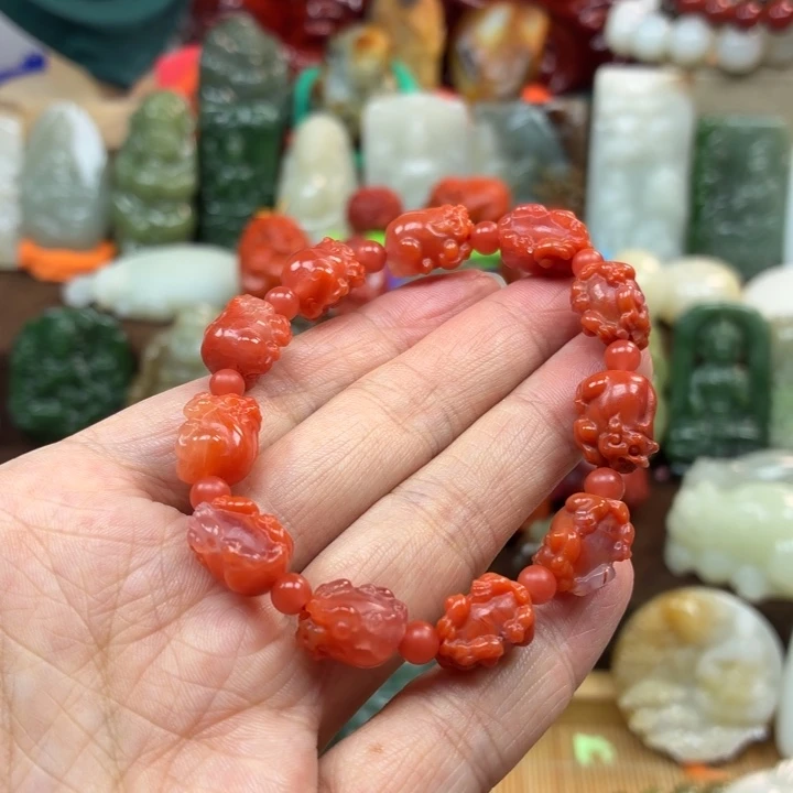 容***儿和田玉未镶嵌颈饰