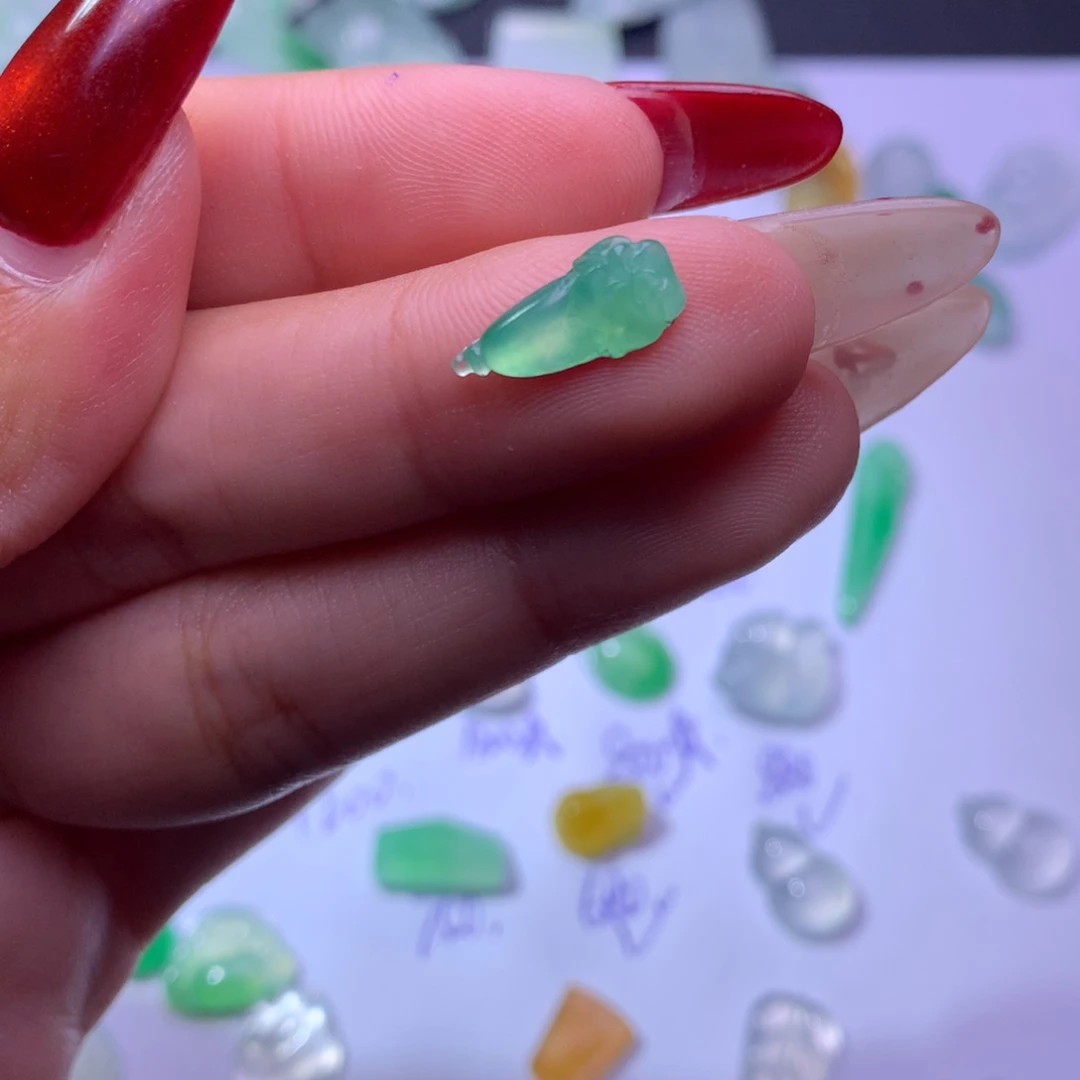 颈饰未镶嵌翡翠花