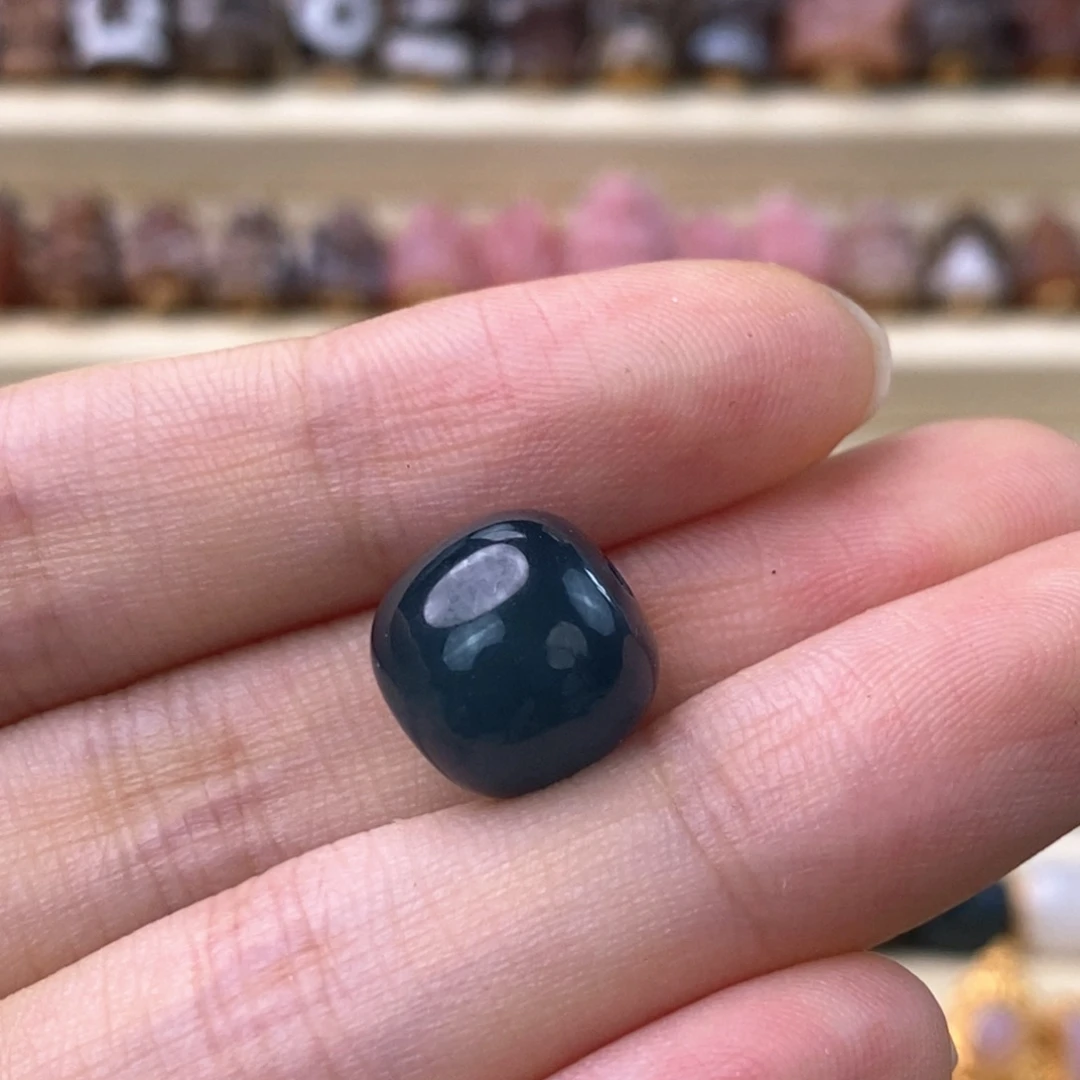 大***航颈饰未镶嵌翡翠单珠