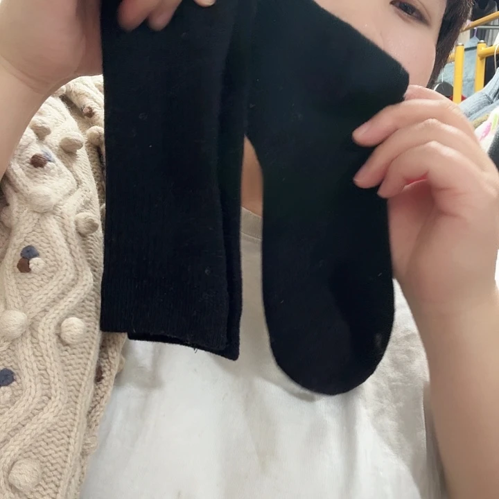 黑色两双。