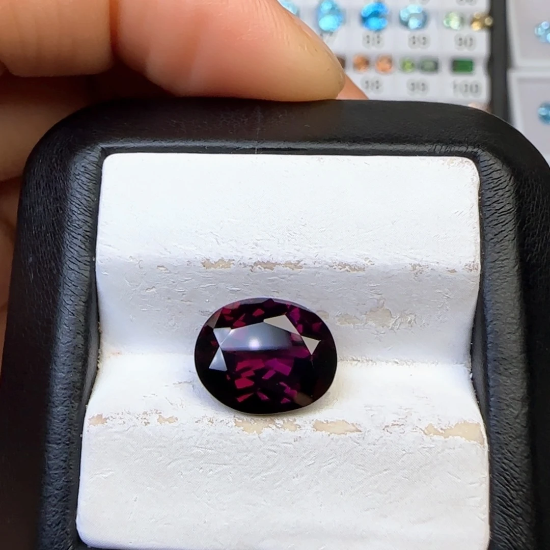 未镶嵌珠宝半成品石榴石天然6.15克拉
