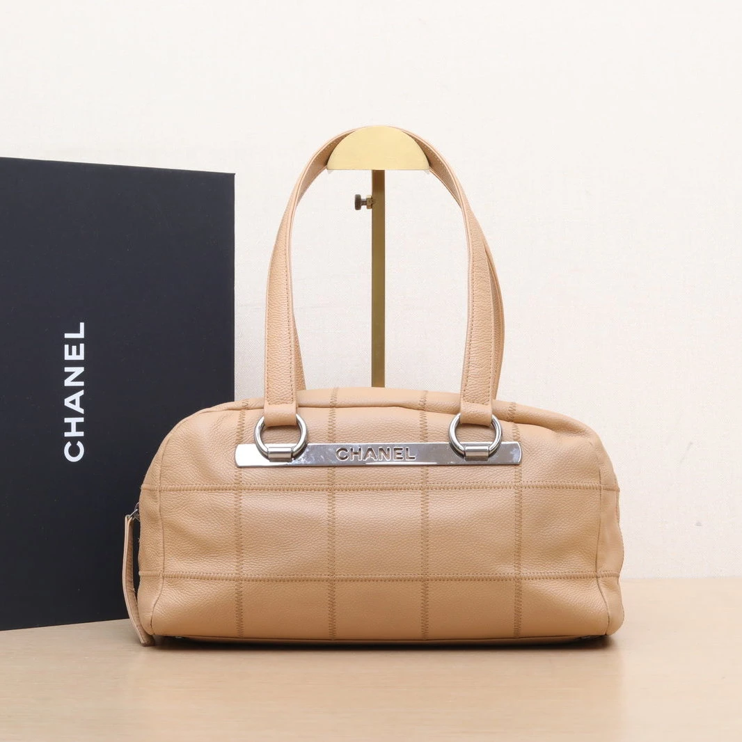 95新 Chanel/香奈儿 【娇】 卡其色 皮革C 9开 银扣 中古400720