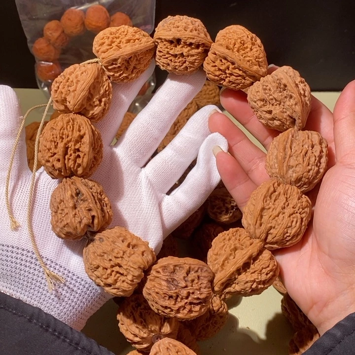 文玩核桃手串……20