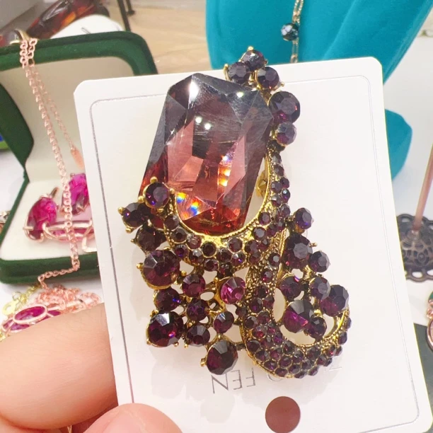 合金玻璃胸针  紫色胸针 粉丝福利 401号 gulliki