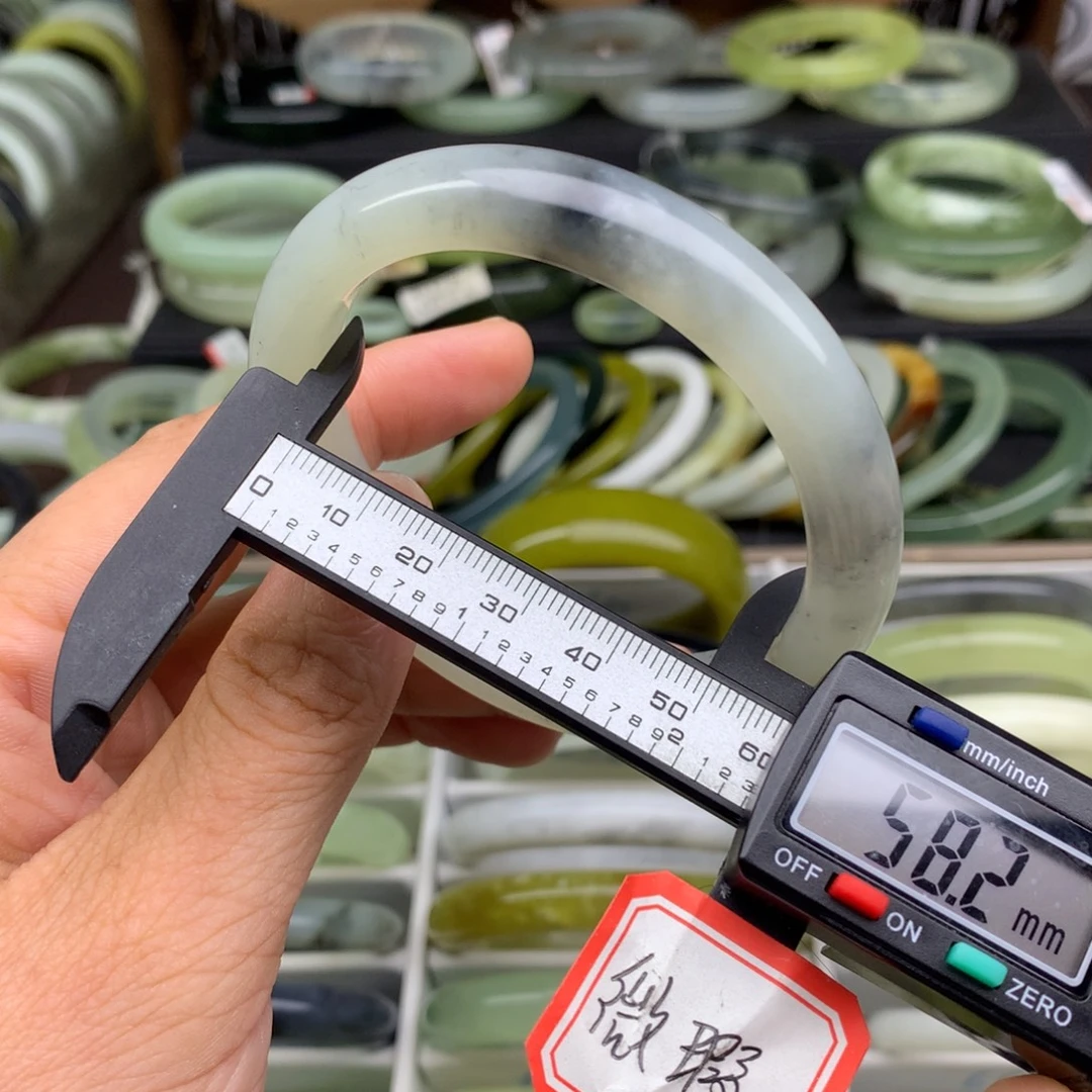 蛇纹石玉未镶嵌手镯671